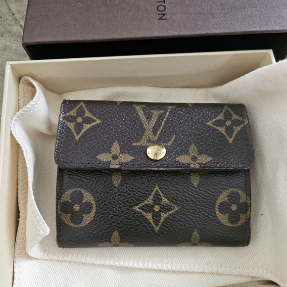 Louis Vuitton Handbags - Authentic Louis Vuitton Monogram card case with coin slot